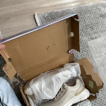 Skechers Hediye Kutu Sorunu: Yırtık Ve Özensiz Paketleme