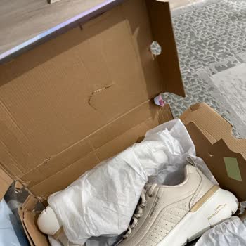 Skechers Hediye Kutu Sorunu: Yırtık Ve Özensiz Paketleme
