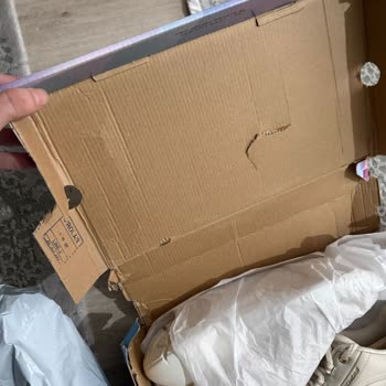 Skechers Hediye Kutu Sorunu: Yırtık Ve Özensiz Paketleme