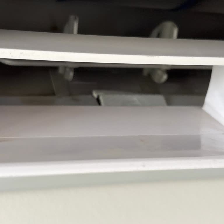 Ege Merkez Ekibinin Hatalı Montajı Sonucu Kırılan Klima Kasası Ve Hasarlı Borular