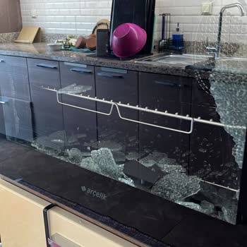 Arçelik Ankastre Fırının Camı Tekrar Patladı, Güvenlik Riski