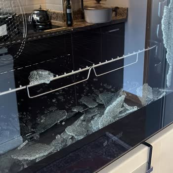 Arçelik Ankastre Fırının Camı Tekrar Patladı, Güvenlik Riski