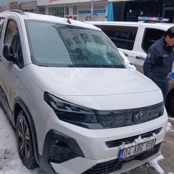 Peugeot Rifter Ön Camı Stokta Yok, Ticari İşlerim Durdu