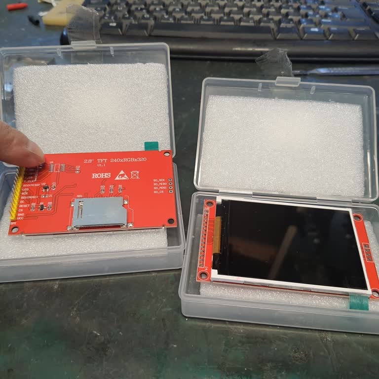 Robotzade'de Dokunmatik Özelliği Olmayan Ekran Ve Cevapsız Müşteri Desteği