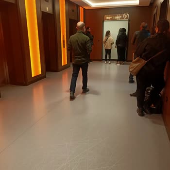 İzmir Medicana Hastanesi Yoğun Bakımda Oturma Alanı Eksikliği