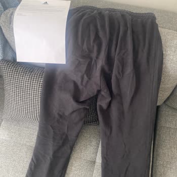 Adidas Eşofmanın Tek Kullanımda Renk Atması Ve Mağaza Çözüm Reddi