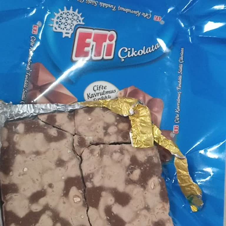Eti Çifte Kavrulmuş Fındıklı Sütlü Çikolata Ambalajında Görülen Beyaz Küf Benzeri Lekeler Sağlık Endişesi Yaratıyor