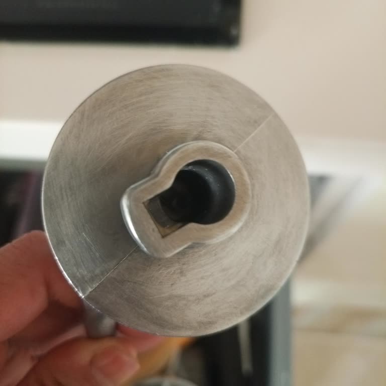 Hamur Yoğurma Makinesinde Kararan Parça Siyah Su Akıtıyor