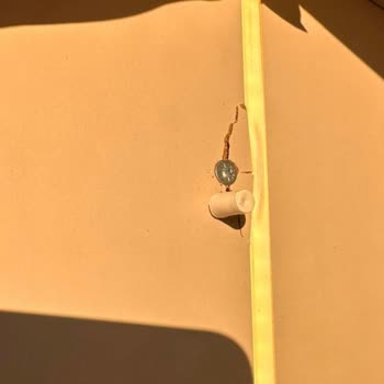 Engince'den Çatlak Ve Eksik Dolap Parçaları İçin Cevapsız Müşteri Hizmetleri