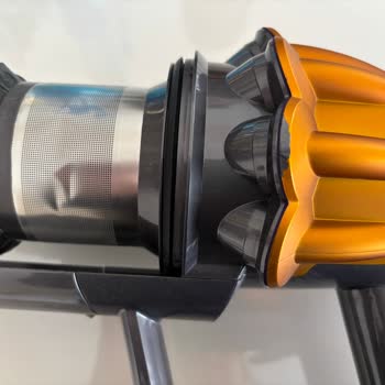 Servis Sonrası Dyson Süpürge Gövdesinde Belirgin Hasar Ve Çözüm Talebi