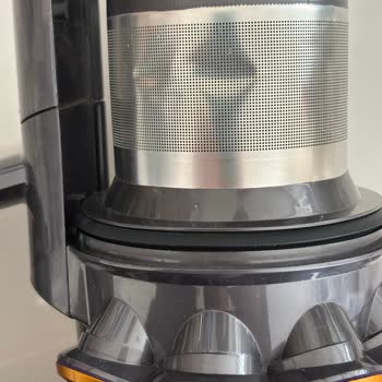 Servis Sonrası Dyson Süpürge Gövdesinde Belirgin Hasar Ve Çözüm Talebi