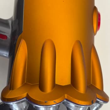 Servis Sonrası Dyson Süpürge Gövdesinde Belirgin Hasar Ve Çözüm Talebi