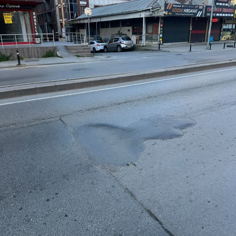 Belediyenin Kontrolsüz Yol Çöküğü Motosiklet Kazasına Ve Ağır Yaralanmaya Sebep Oldu