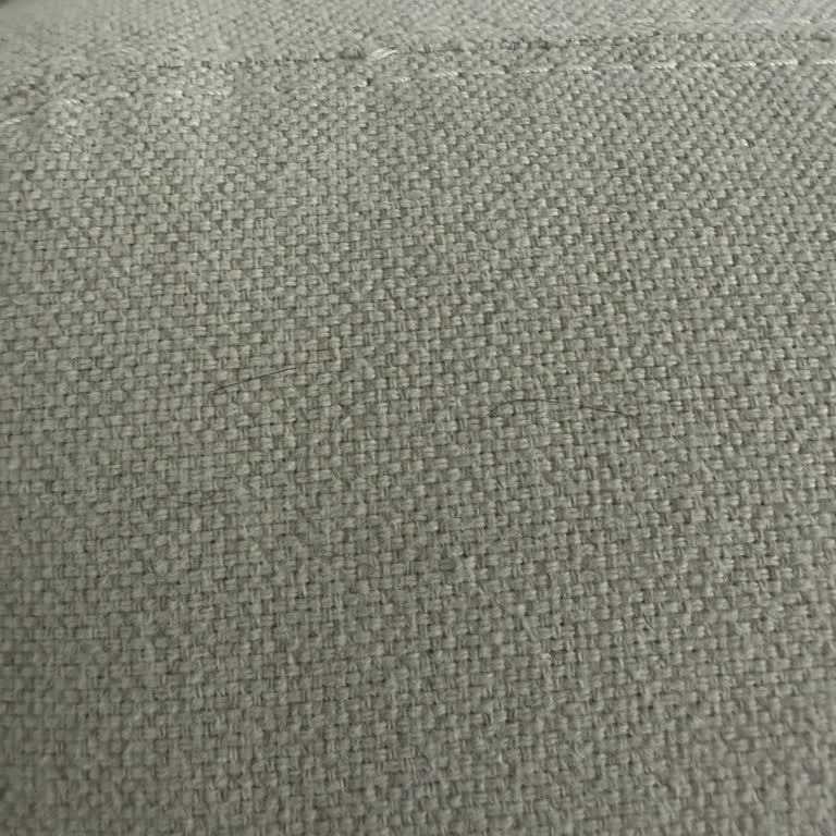 Kumaşına Tüy Ve Toz Anında Yapışıyor, Temizliği Zor Koltuk