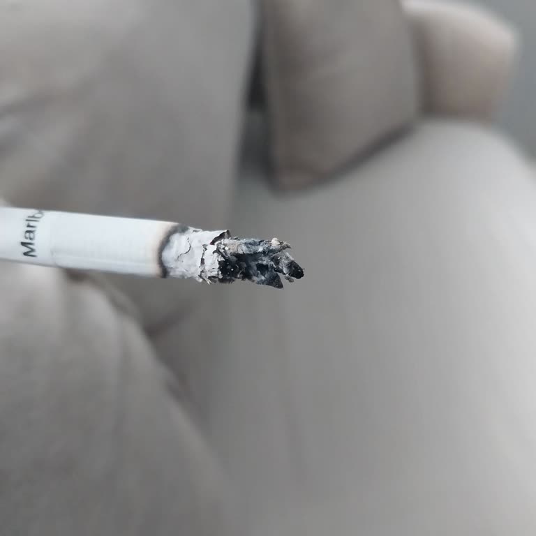Marlboro Touch Blue Paketlerinde Odun Parçası Benzeri Sert Parçalar Çıkması
