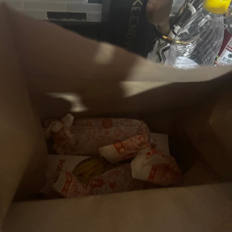 Yanlış Hamburger Ve Eksik Soslar Nedeniyle İade Talebi Ve Müşteri Desteği Sorunu