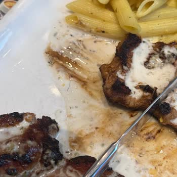 Tavuk Pirzola Üzerinde Erkek Kılı Görülmesi: Hijyen İhlali Ve Özürsüz Tavır