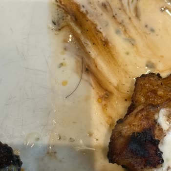 Tavuk Pirzola Üzerinde Erkek Kılı Görülmesi: Hijyen İhlali Ve Özürsüz Tavır