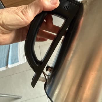 Tefal Çay Makinesinin Sapı Kırıldı, Yedek Parça Yok Ve İndirim Talep Ediliyor