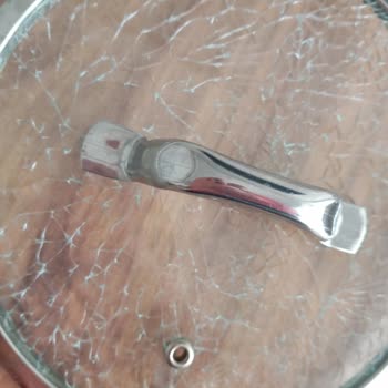 İzmir Park AVM Madame Coco Mağazasından Satın Alınan Çelik Tencerenin Kapağı İlk Kullanımda Çatladı