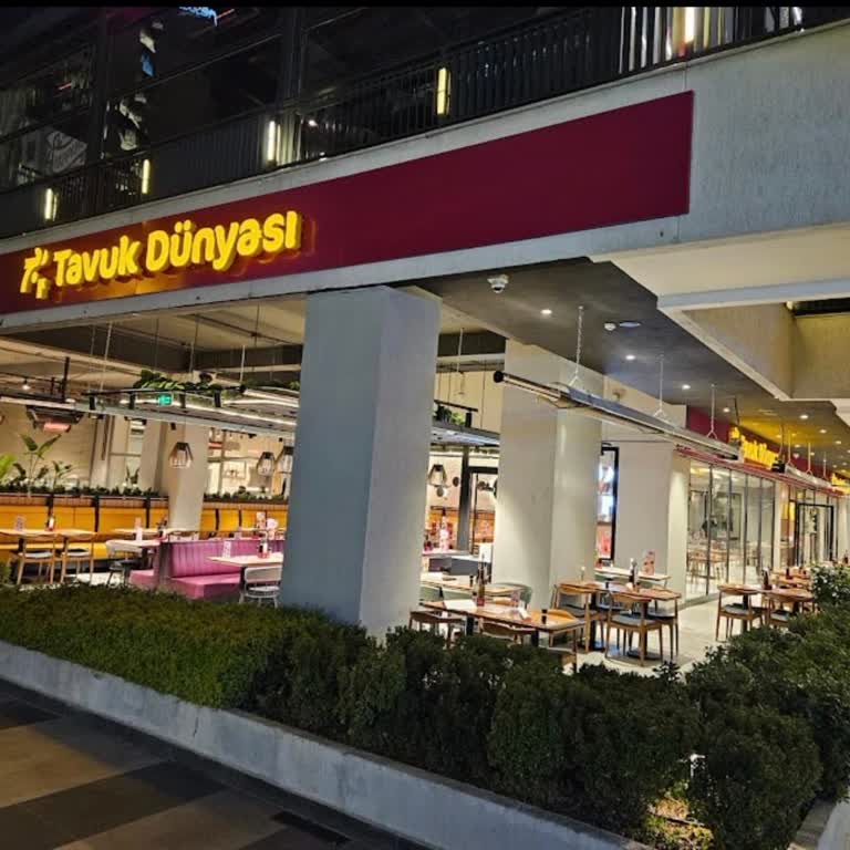 Boş Masalarda Müşteri Masasından Çıkarıldı, Değersiz Hissedildi