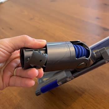 Dyson V12 Zemin Başlığının Kablosu Çıkıyor Ve Garanti Desteği Reddedildi