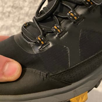 FLO Mağazasında Docker Ayakkabımda Topuk Yırtıldı, Mağaza Kullanıcı Hatası Dedi