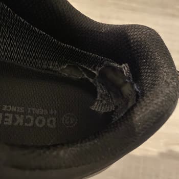 FLO Mağazasında Docker Ayakkabımda Topuk Yırtıldı, Mağaza Kullanıcı Hatası Dedi