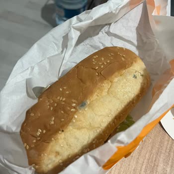 Burger King Şubesinde Küflü Hamburger Ve Geri Ödeme Talebi