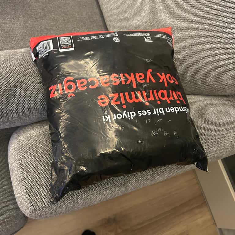 Boyner Online’da Pantolonlar Sıkıştırılmış Ve Kırışık Gönderildi