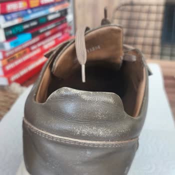 Derimod Deri Sneaker’da Renk Atması, Garantinin Süre Sınırıyla Reddedildi