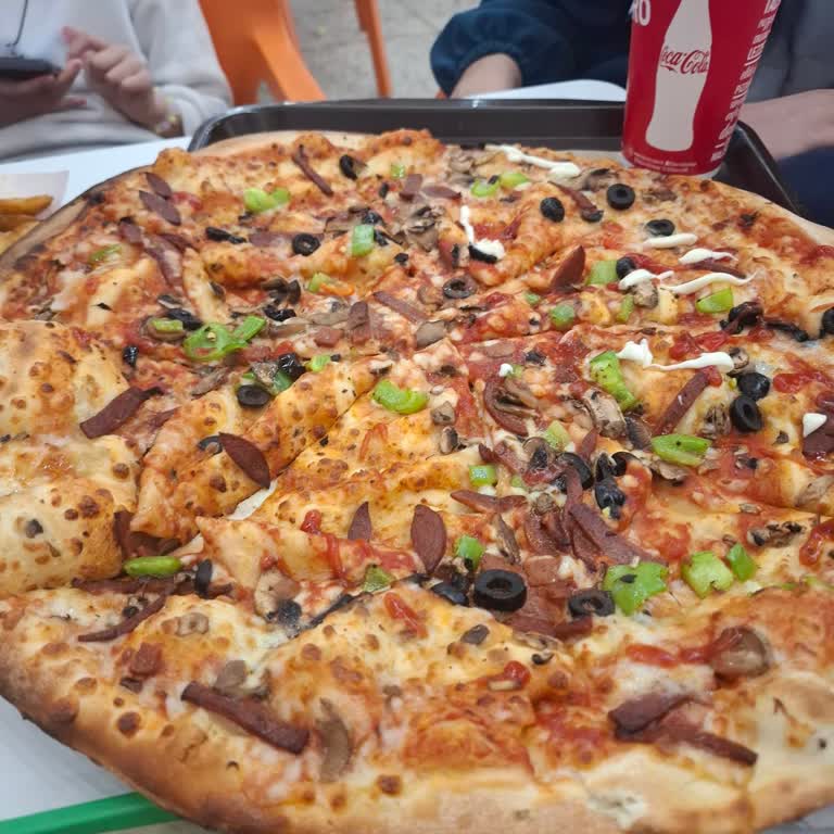 İçi Boş Ve Kuru Pizza, Çocukların Tiksindi; Çözüm Sunulmadı
