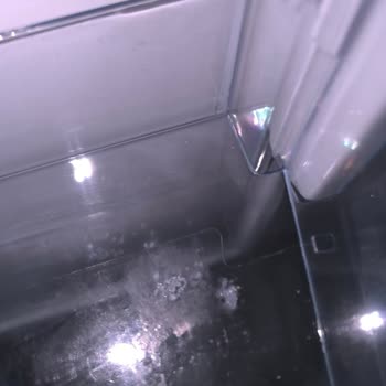 Bosch Ocak Izgarasındaki Çizilmeler Ve Buzdolabı Plastik Lekeleri İçin Ciddiyetsiz Servis Eleştirisi