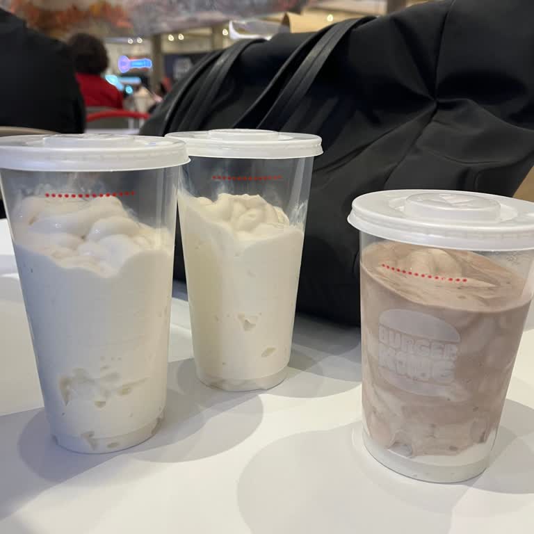 Yarım Dolu Milkshake Ve Ücret İadesi Talebi