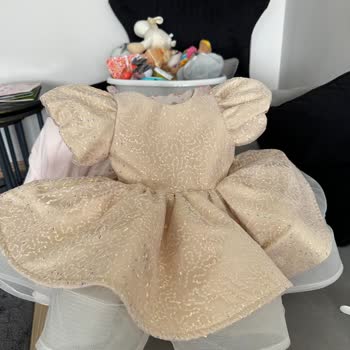 Larissa Gogel Doğum Günü Öncesi Gelen Yanlış Ve Kalitesiz Bebek Elbisesi, Satıcının İlgisiz Tutumu