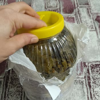 Görsellerle Uyuşmayan Sert Yapraklar Ve İade Talebine Cevap Verilmiyor