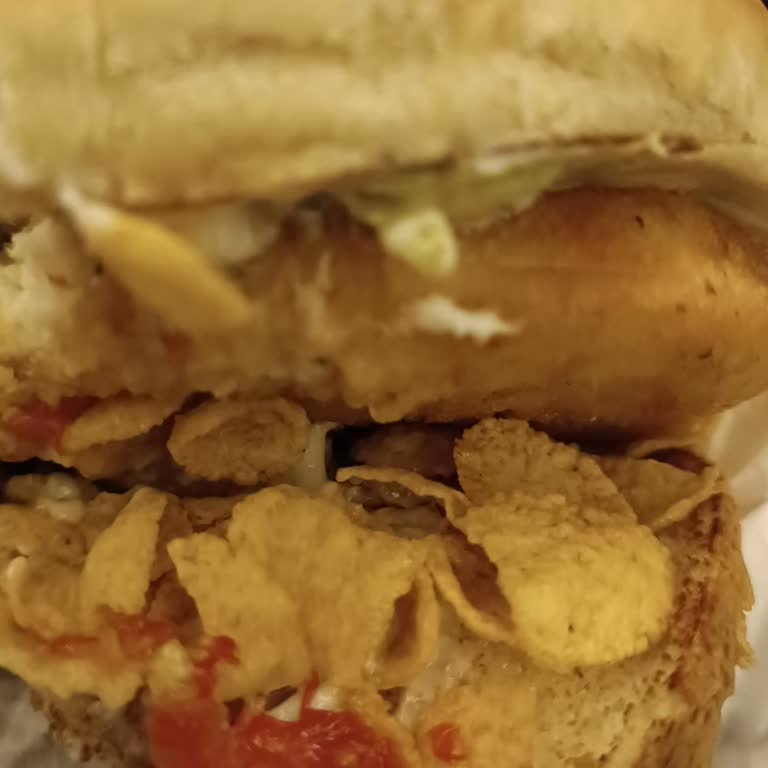 Burger King Şubesinde Hijyen Sorunu Ve Eksik Soslar