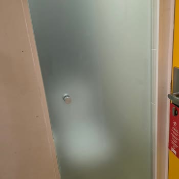Jolly Tur Granada Nevada Otelinde Cam Tuvalet Kapıları Ve Dar Oda Şikayeti