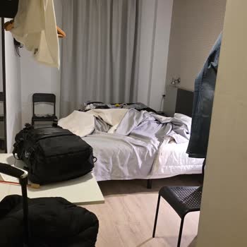 Jolly Tur Granada Nevada Otelinde Cam Tuvalet Kapıları Ve Dar Oda Şikayeti