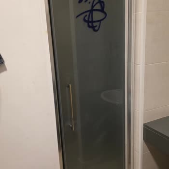 Jolly Tur Granada Nevada Otelinde Cam Tuvalet Kapıları Ve Dar Oda Şikayeti