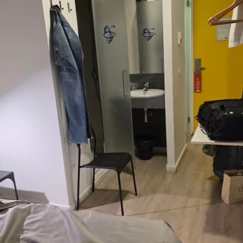 Jolly Tur Granada Nevada Otelinde Cam Tuvalet Kapıları Ve Dar Oda Şikayeti