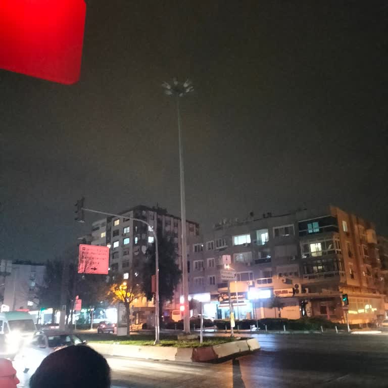 Güneşli Mahallesi Beşli Refüj Lambası Çalışmıyor, Trafik Kazaları Artıyor