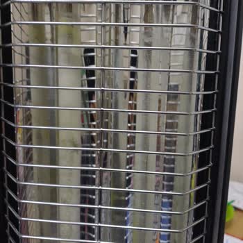 Kumtel Dikey Isıtıcı Çıktı Alev Aldı, Ev Ve Çocuk Güvenliği Tehlikede