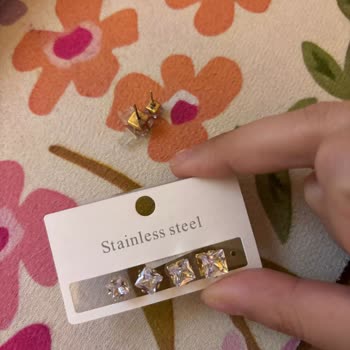 Uzak Işıklar Mağazaları Küpeler Karardı