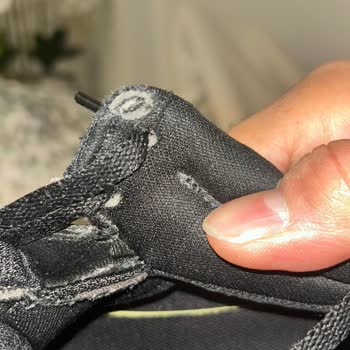 Skechers Ayakkabısının Su Geçirme Vaadi Bozuldu Ve Güvenlik Riski Oluşturdu