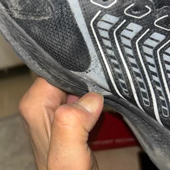 Skechers Ayakkabısının Su Geçirme Vaadi Bozuldu Ve Güvenlik Riski Oluşturdu