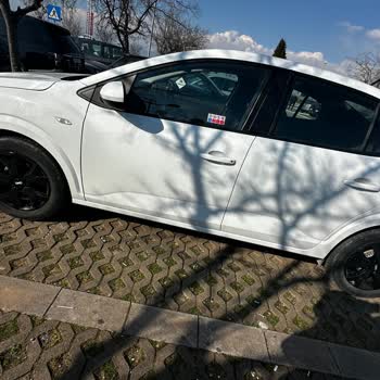 Renault Rent A Car Küçük Çizik Nedeniyle Depozito Kesilmesi Ve Kaba Personel Tutumu