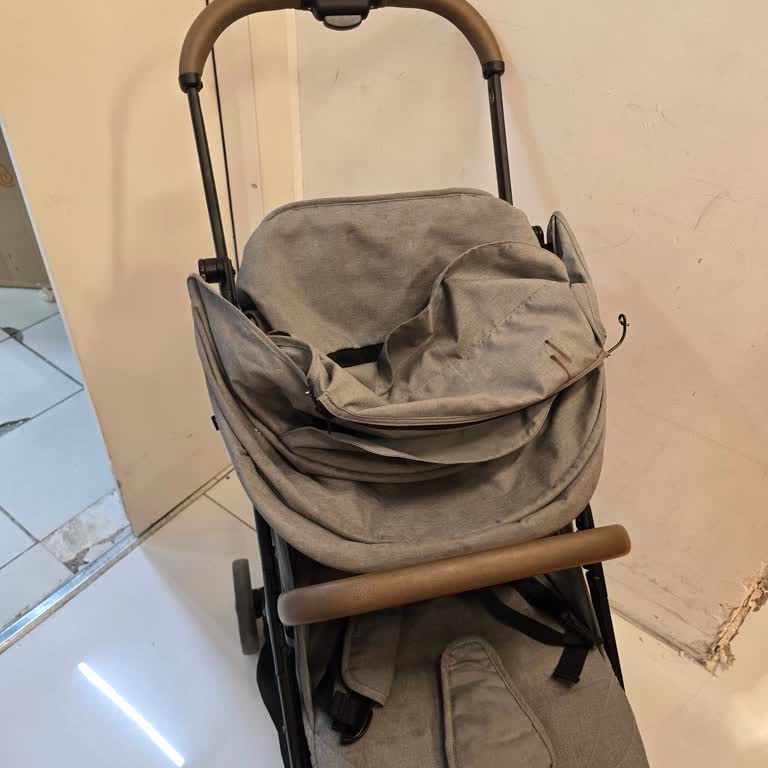 Güneşlik Ve Tekerlek Arızası Nedeniyle Joie Pact Pro Bebek Arabası Kullanılamaz