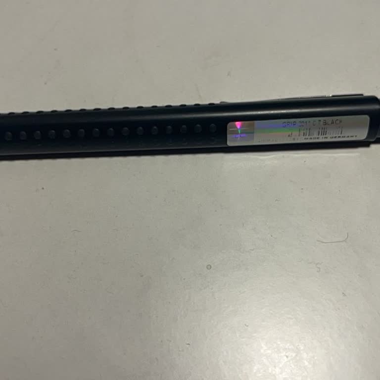 Faber-Castell Grip 2011 Kalemde Kapak Ve Silgi Eksikliği