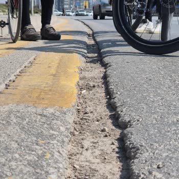 Ankara’da Altyapı Çukurları Bisiklet Sürücülerini Tehlikeye Atıyor Ve Acil Onarım Gerekiyor